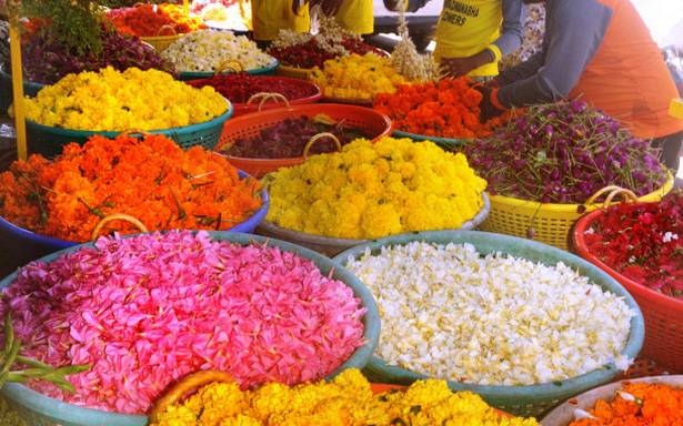 പൂവ് വിപണി സജീവമായി; ഇത്തവണ പതിവിലും വില കുറവ്