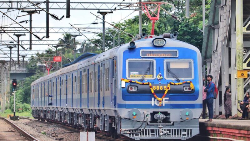 അഞ്ച് ട്രെയിനുകൾ കോട്ടയത്തേക്ക് നീട്ടണമെന്ന് ആവശ്യം; കൊല്ലം – എറണാകുളം രാത്രികാല മെമു ശനിയാഴ്ച മുതൽ