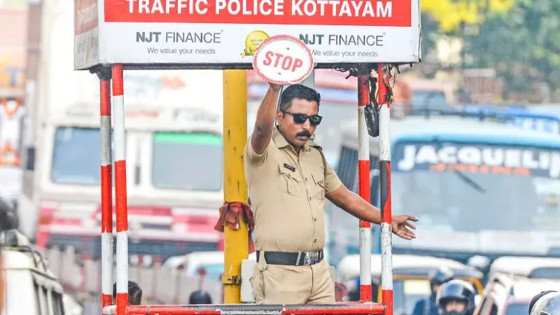 ട്രാഫിക് നിയമം ലംഘിച്ചാൽ പോലീസുകാരായാലും പിഴയടയ്ക്കേണ്ടി വരും