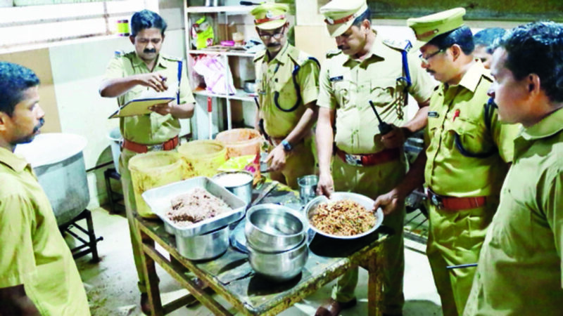 ജില്ലയിൽ പരിശോധന ശക്തമാക്കി ഭക്ഷ്യസുരക്ഷാ വകുപ്പ്‌