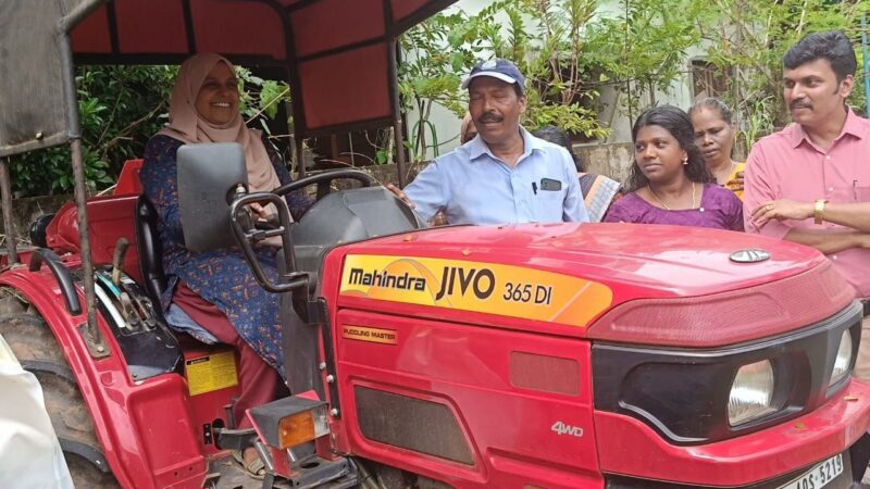 ട്രാക്ടര്‍ ഓടിക്കാന്‍ തയ്യാറെടുത്ത് കൂവപ്പടിയിലെ വനിതകള്‍;