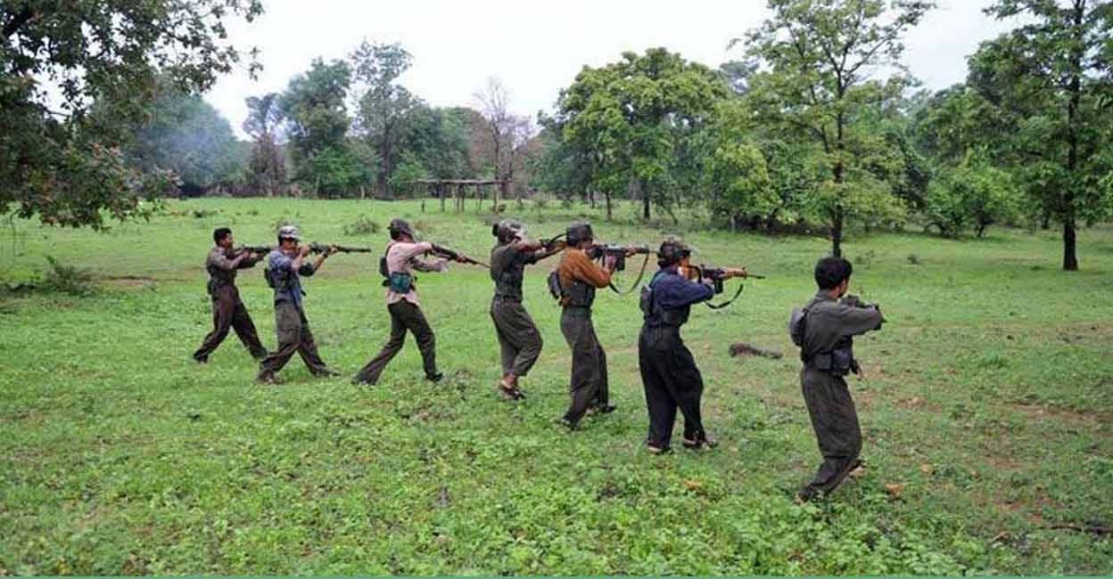 വയനാട്ടില്‍ മാവോവാദി സംഘത്തിലെ രണ്ടുപേരെ പോലീസ് അറസ്റ്റ് ചെ‌യ്തു, മൂന്നുപേര്‍ രക്ഷപെട്ടു.