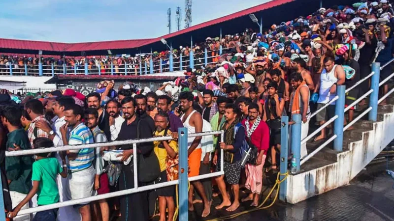 തിരക്ക് നിയന്ത്രണം പാളി; ശബരിമലയിൽ പൊലീസ് ചുമതലകളിൽ മാറ്റം.