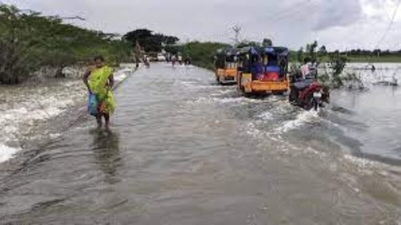 മിഗ്ജൗമ് ചുഴലിക്കാറ്റ് തെക്കൻ ആന്ധ്രാ തീരം കടന്നു, ദുർബലമായതായി കാലാവസ്ഥാവകുപ്പ്