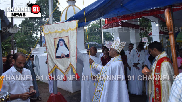 മാള കുഴിക്കാട്ടുശ്ശേരി വിശുദ്ധ മറിയം ത്രേസ്യ ദേവലായത്തിലെ തിരുനാളിന് കൊടി കയറി